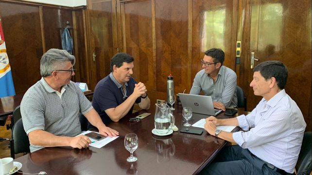 Los directivos de la EPE estuvieron en la Municipalidad de Roldán reunidos con el intendente.