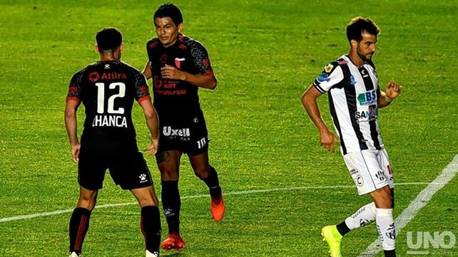 El gol de Pulga Rodríguez para Colón es furor en redes sociales por la belleza de la concepción.&nbsp;