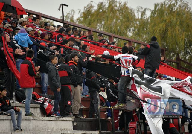 Los simpatizantes de Patrón desplegaron banderas y cantaron.   Foto UNO/Mateo Oviedo