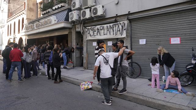 Trabajadores precarizados de Niñez piden pase a planta y endurecen el plan de lucha
