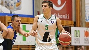 Nicolás Richotti tuvo una buena actuación en el básquet de Islandia.