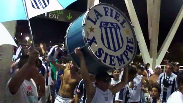 Un grupo de barras de Talleres fueron detectados en la manifestación que trabajadores de la tabacalera local Bronway Technology realizaron la semana pasada frente a la sede de la Cámara de Apelaciones de los Tribunales Federales.