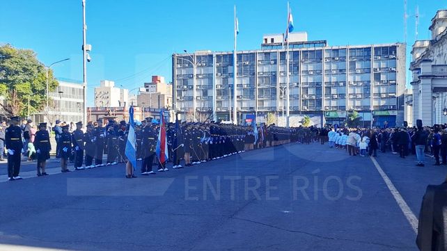 Paraná: honraron a Manuel Belgrano en Plaza Mansilla