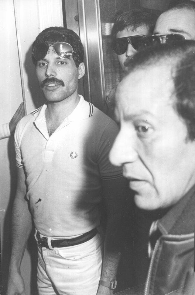 Freddie Mercury entrando en el Gigante de Arroyito para el show de aquel 6 de marzo de 1981.