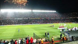 El espectacular recibimiento a Colón captado por los propios hinchas
