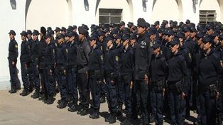 Bonfatti firmó el decreto que regulariza ascensos policiales