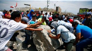 &nbsp;Seguidores de Castillo bloquean la autopista Panamericana en la localidad de Chao.