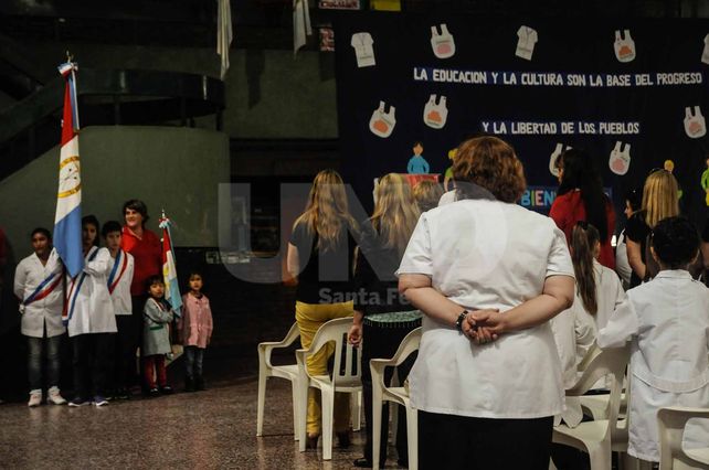 En la República del Uruguay. La ministra no pudo llegar al acto pero los chicos dieron comienzo al año escolar.
