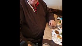 Video: Samid fue escrachado rompiendo la prisión domiciliar y echado de un restaurante