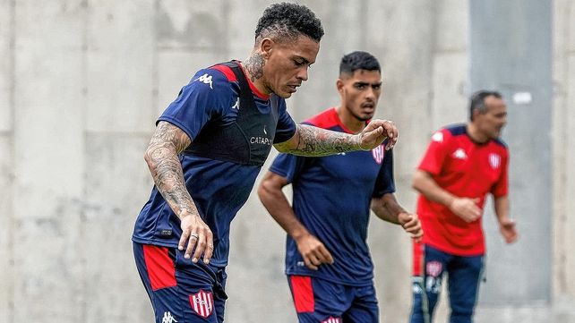 Jonatan Álvez se recuperó del golpe que sufrió ante Tigre y será de la partida en el Clásico.