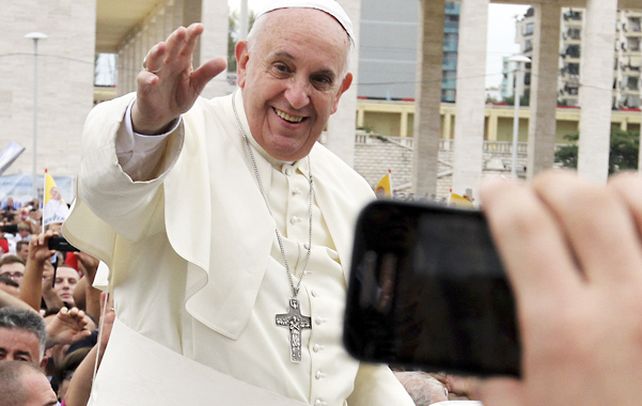 El Papa cumplió ayer una maratónica visita a Albania.