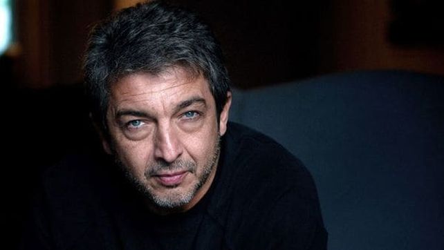 Ricardo Darín ayudó a una persona tirada en la calle en pleno diluvio