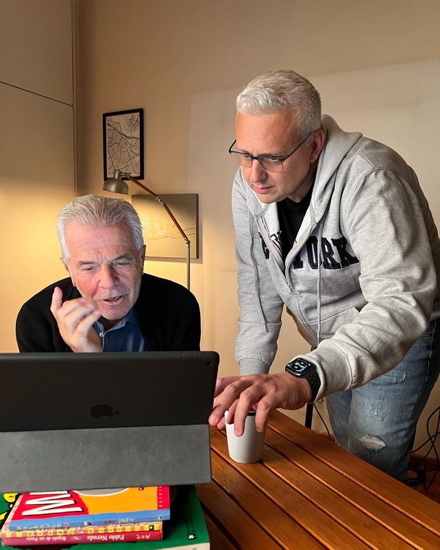 Gabriel Palermo junto Víctor Laplace, con quien filmó su primera película: 