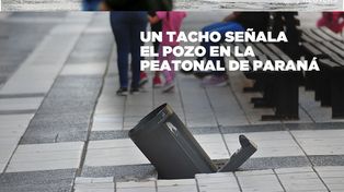 El tacho que señaliza el pozo en la peatonal.&nbsp;