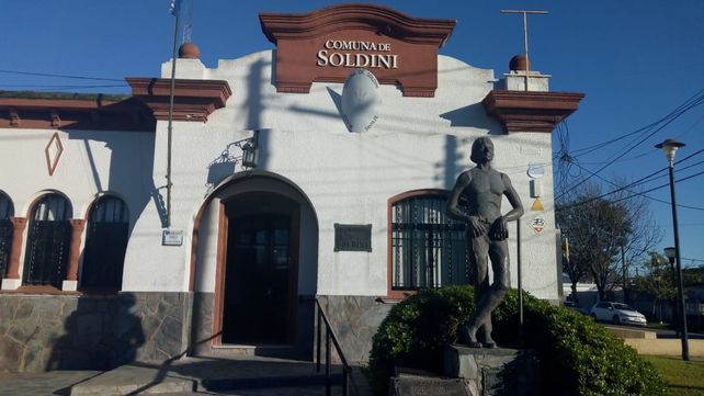 Desde la comuna de Soldini pusieron a disposición de las familias profesionales para contener a las menores perjudicadas por la maniobra.