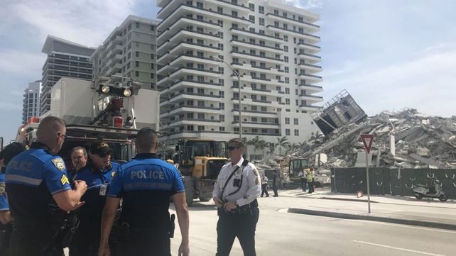 Un edificio colapsó y se derrumbó en el corazón de Miami