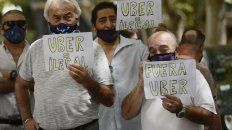 Remiseros y taxistas se oponen a la llegada de Uber porque consideran que implica la precarización de los choferes. Remiseros y taxistas se oponen a la llegada de Uber porque consideran que implica la precarización de los choferes.