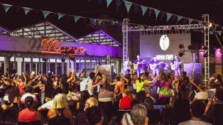 Tierra Nativa, Compañía Tupana, Yunta Mambo y el Dúo Andariego animaron Activá Peña en Paraná. Turistas y vecinos disfrutaron del folclore y la gastronomía