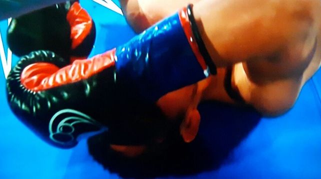 No pudo ser: Reveco perdió por nocaut técnico con el campeón Nietes