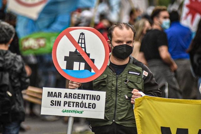Ordenan la inmediata suspensión de la exploración petrolera offshore en el mar argentino