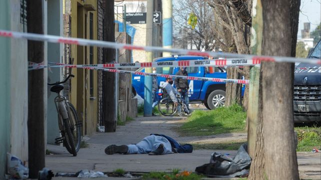 El cuerpo de Cristian Zapata yace en las inmediaciones de Franklin y Garzón. Fue en junio de 2021. A esta altura del año 2022 supera al año pasado por 46 homicidios.&nbsp; 