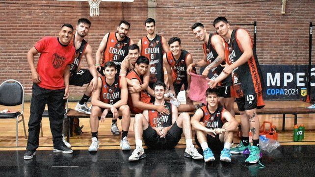 La victoria de Colón (SF) sobre Regatas (SF) decretó el descenso del Lagunero a la A2 del Torneo Oficial.