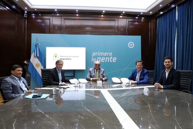Medidas. Los secretarios de Industria