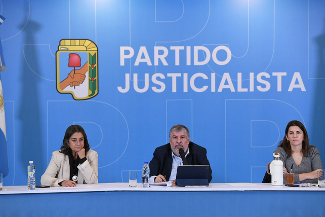 El senador nacional José Mayans encabezó la reunión del consejo nacional del Partido Justicialista.
