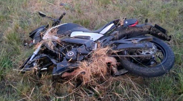 Un hombre de 44 años murió de manera instantánea tras chocar contra una camioneta. El siniestro vial ocurrió en la Ruta N° 2.