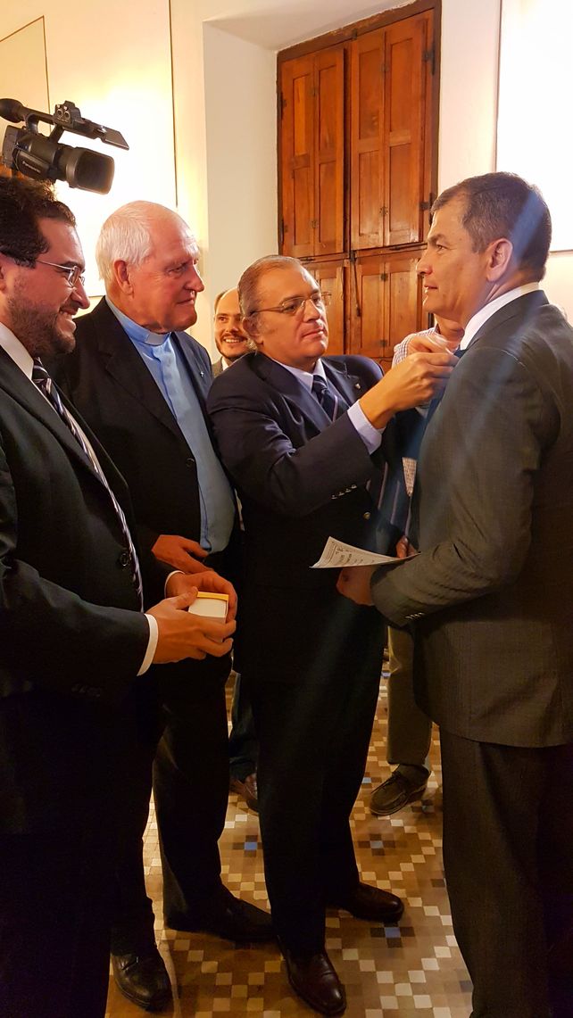 Los exalumnos de Inmaculada, con Rafael Correa