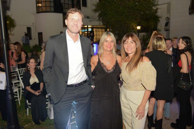 Nicolas Bossicovich y Josefina Daminato  y Luciana Ruiguetti.