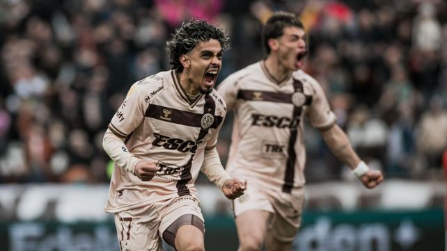 El paraguayo Ronaldo Martínez hizo los dos goles del Platense del Kily González ante San Lorenzo.&nbsp;