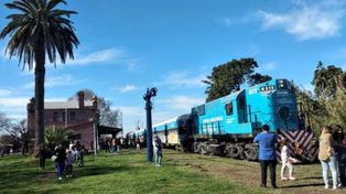 El convoy, de seis vagones, comunica las estaciones de Villa y de Empalme.