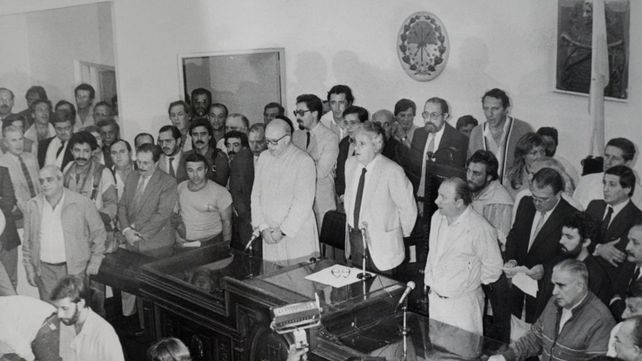 El Concejo Municipal de Rosario en pleno salió en defensa de la democracia ante el levantamiento militar carapintada de Semana Santa de 1987.&nbsp;
