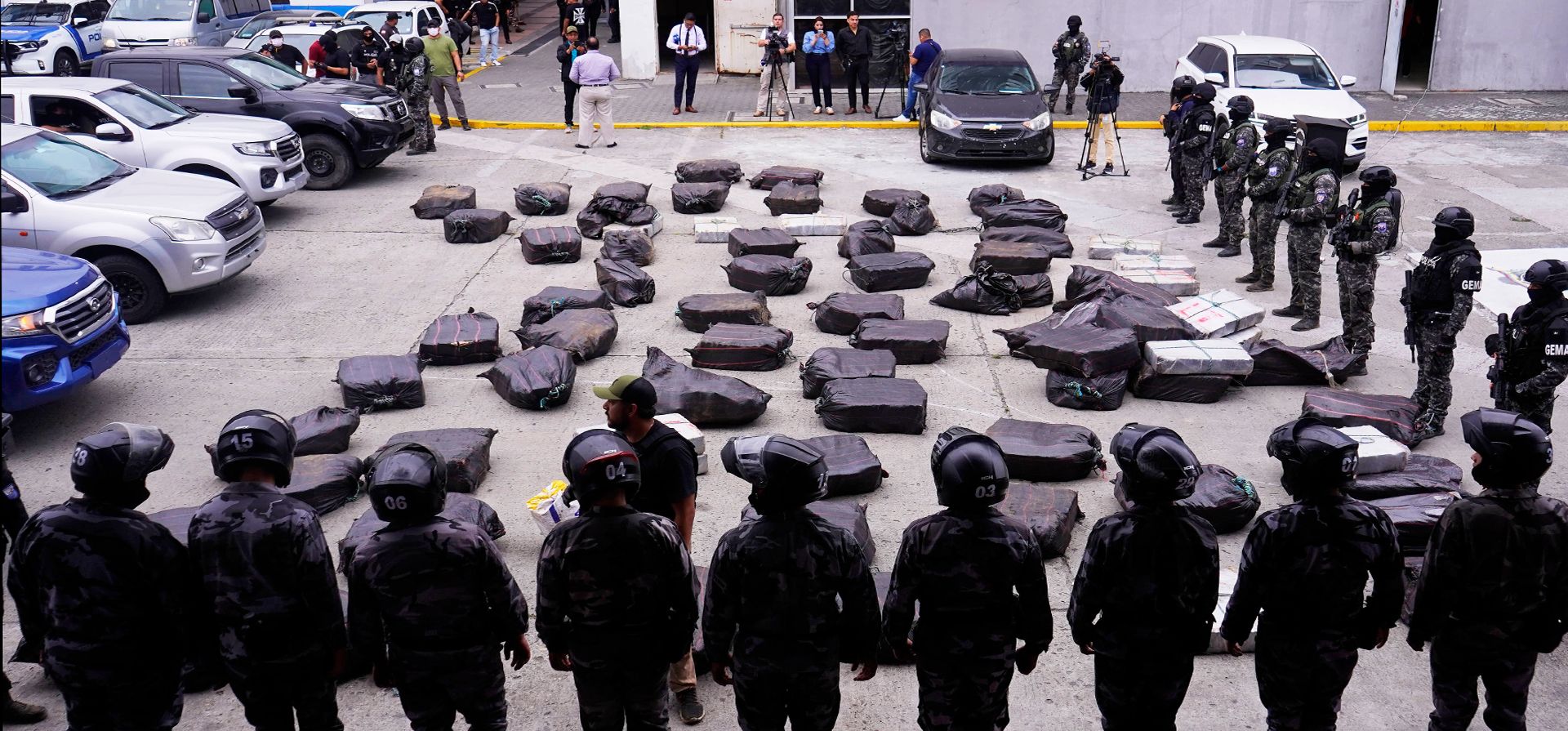La policía exhibe drogas que fueron incautadas durante un operativo en la provincia de Guayas, en la sede de la policía Modelo en Guayaquil, Ecuador, el martes 8 de septiembre de 2026. (Foto AP/Cesar Munoz) La policía exhibe drogas que fueron incautadas durante un operativo en la provincia de Guayas, en la sede de la policía Modelo en Guayaquil, Ecuador, el martes 8 de septiembre de 2026. (Foto AP/Cesar Munoz)
