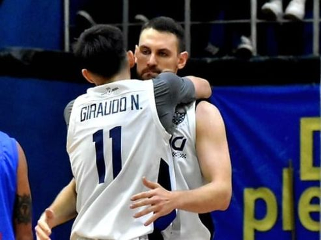 Atalaya se trepó a lo más alto de la Superliga del básquet local.