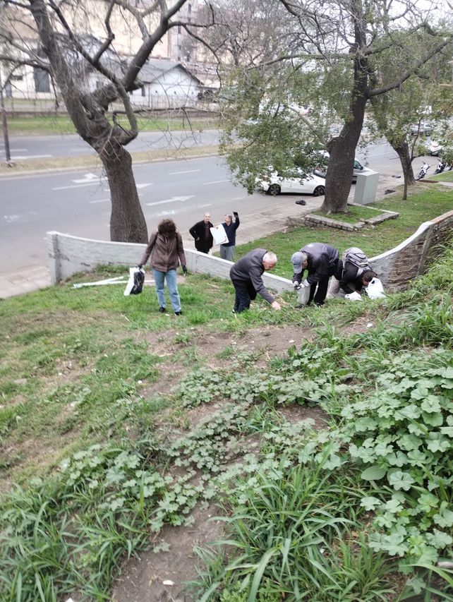Expedición de estudiantes en el sitio arqueológico La basutita.