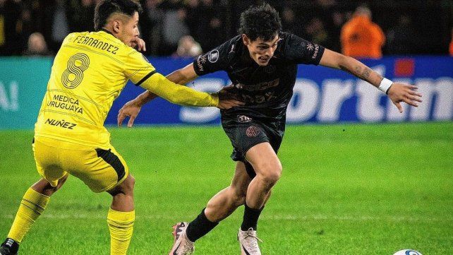 Platense jugó de local ante los uruguayos.
