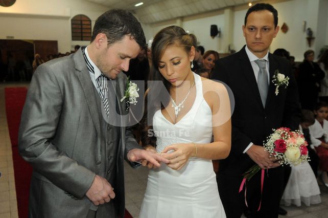 Ceremonia. La Iglesia de Fátima recibió a Fernando y Virginia. Las dudas se esfumaron y ambos vivieron un emotivo momento.