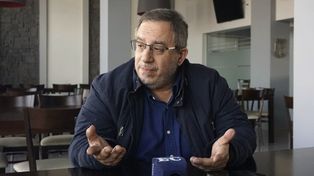 Carlos Maslatón es abogado, analista financiero y político. Es una figura controvertida y conocida por sus opiniones liberales y su presencia activa en redes sociales.&nbsp;