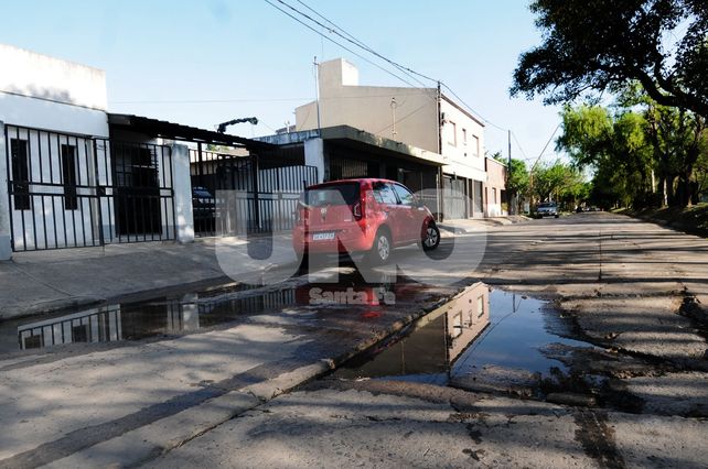 Constante. Fue la salida y escurrimiento del agua sobre la calzada donde el tránsito es fluido.