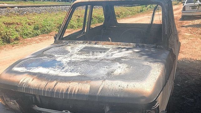Un aborrecible individuo prendió fuego a un auto con un niño durmiendo en el interior