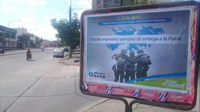 Los polémicos afiches fueron diseñados y distribuidos por la Municipalidad de la ciudad de Tucumán.