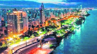 Rosario se abrió al río y ofrece postales muy bellas de una ciudad donde se respira cultura y pasión futbolera.