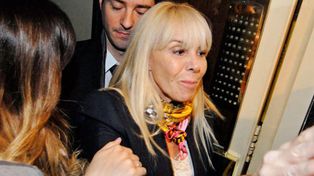 Claudia fue citada a declarar en juicio por camisetas de Maradona