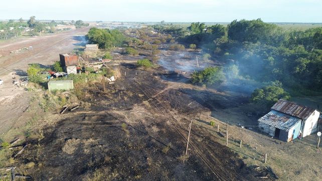 La tarea de los bomberos entrerrianos se intensifica en épocas estivales por sequía y altas temperaturas. Las quemas están prohibidas y recomiendan precaución