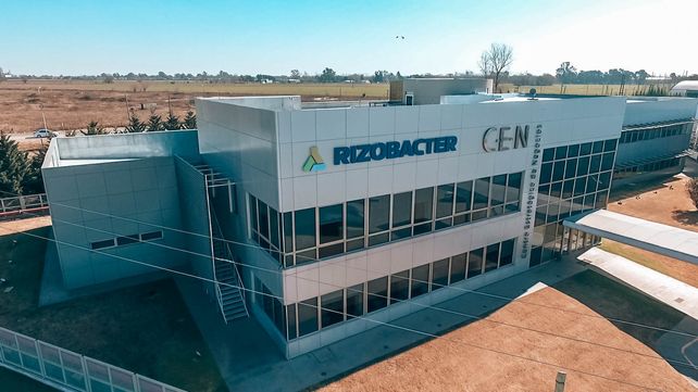 La calificadora FIX volvió a bajar la nota a la deuda de Rizobacter.