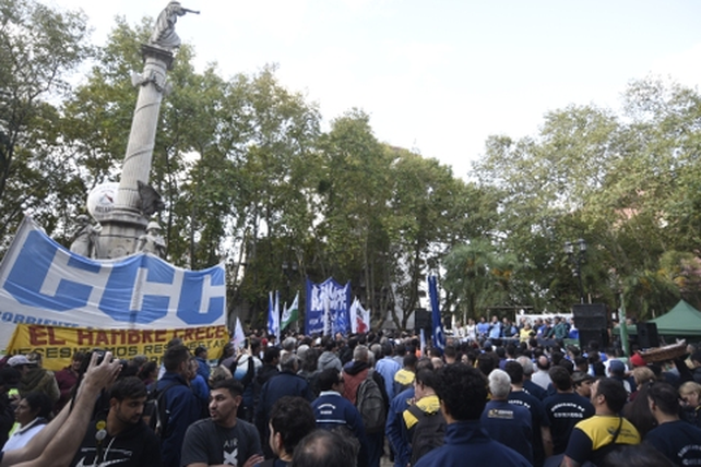 La masiva concentración tuvo lugar en la Plaza 25 de Mayo.