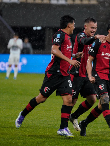 Solari, tras su primer grito con la camiseta de Newells: Estoy contento por volver al gol