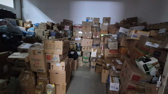 La ayuda humanitaria precisó alrededor de 40 camionetas para el traslado a los depósitos.